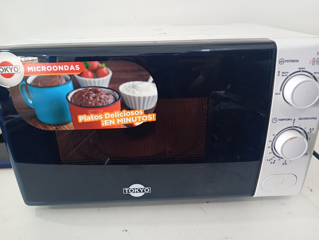 Microondas Marca Tokyo Modelo Edtmtok20lo-N Usado En Buen Estado Acc Plato Y Soporte