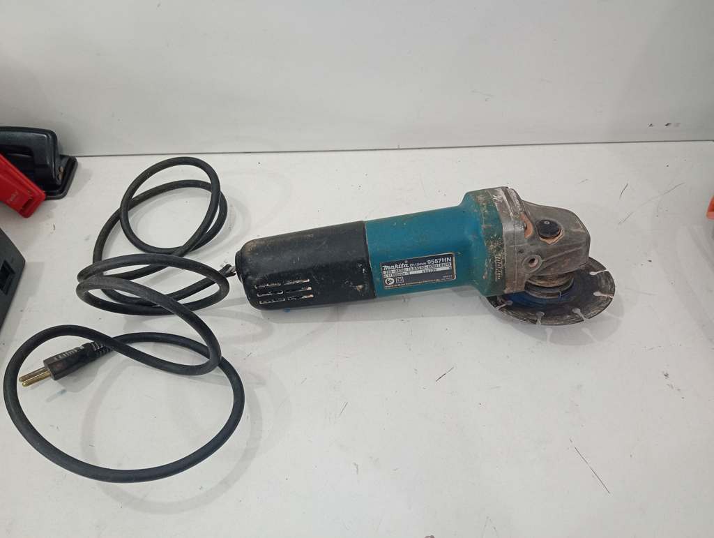 Pulidora Marca Makita Chico Modelo 9557hn Tamaño 115mm Usado Con Desgaste Acc 1 Disco