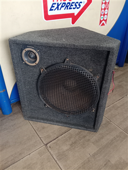 Caja Con Parlante Para Discoteca Marca No Tiene Modelo No Tiene Usado En Buen Estado Con 1 Parlante De 15 '' Acc 1 Twister ShamsonicAlfombrado