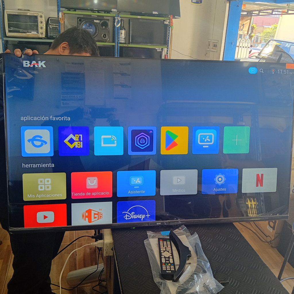 Televisor Led Smart De 50 '' Marca Bak Modelo Bk-50s Con Control Usado En Buen Estado Acc 2 Patitas Soporte Manual Y Caja