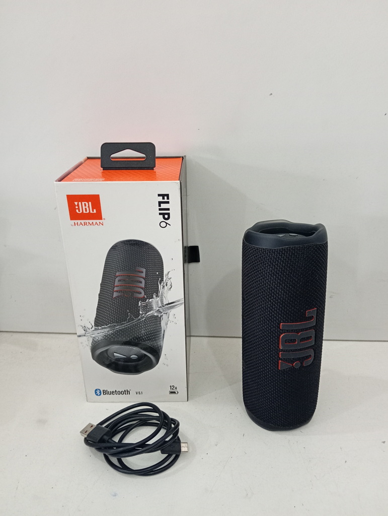 Speaker Potencia Watts 20 Marca Jbl Sin Control Modelo Flip6 Usado En Buen Estado Con Caja Acc Cable UsbCorrea