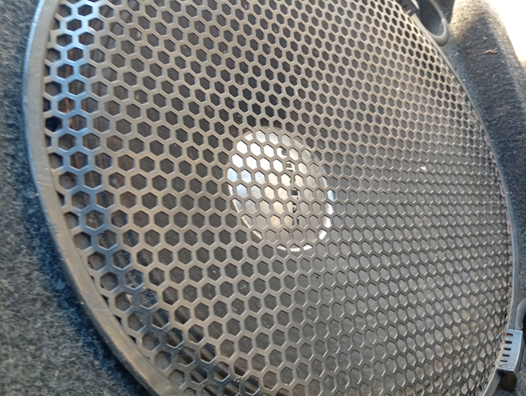 Caja Con Parlante Para Discoteca Marca Selenium Modelo Trapecio Usado-En-Buen-Estado Con No Tiene De 15 '' Acc 1 Corneta Manija Alfombrado Negro
