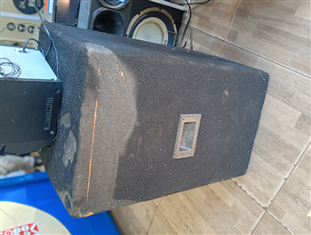Caja Con Parlante Para Discoteca Marca Selenium Modelo No Tiene Usado Con Desgaste Con No Tiene De 15 '' Acc 1 Corneta Manija Alfombrado Negro