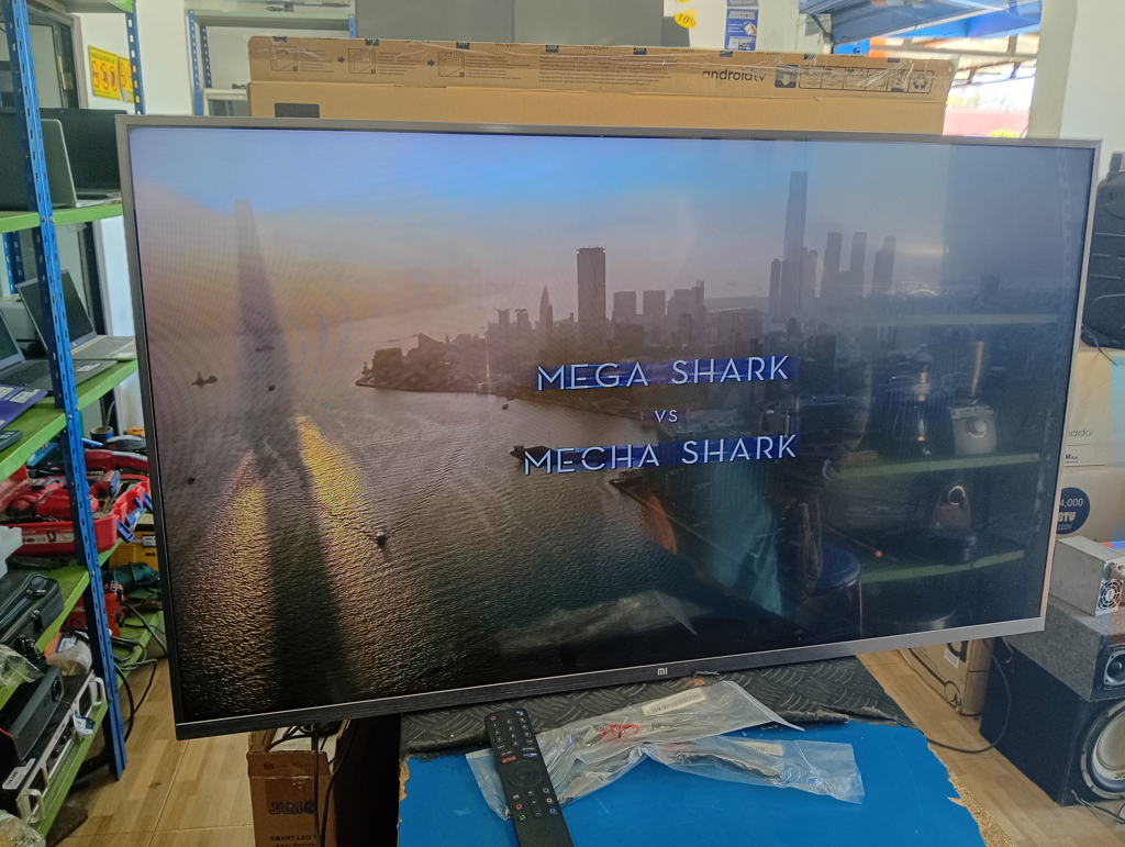 Televisor Led Smart De 43 '' Marca Xiaomi Modelo L43m5-5asp Con Control Usado En Buen Estado Acc 2 PatitasCaja