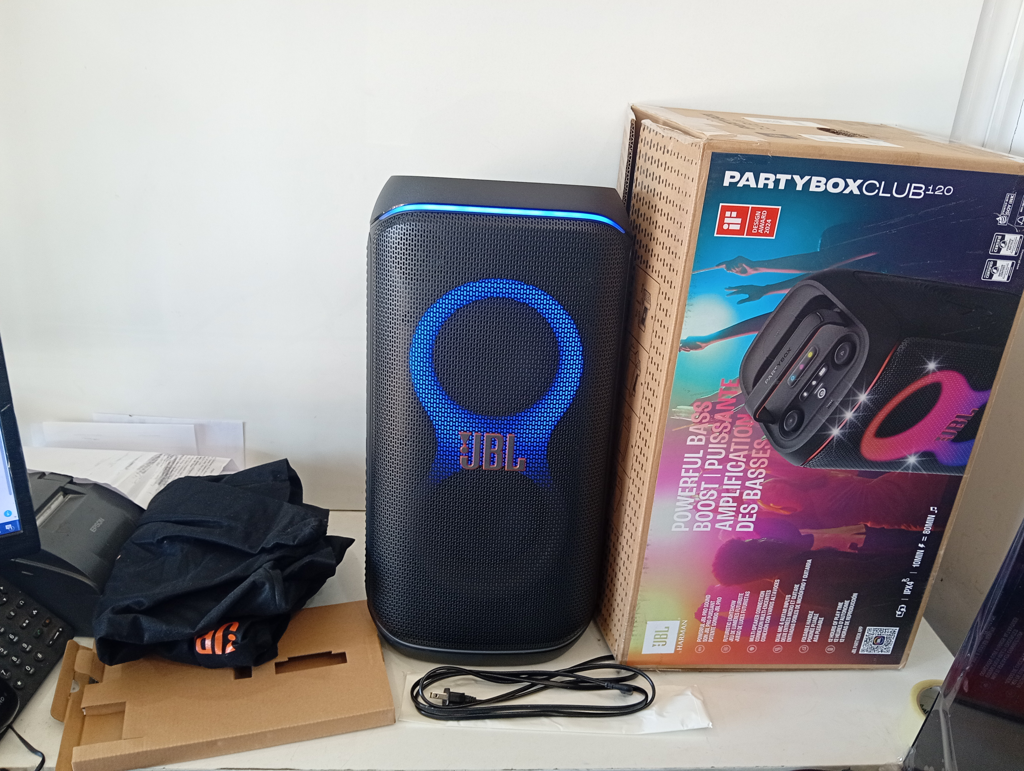 Speaker Potencia Watts 160 Marca Jbl Sin Control Modelo Partybox-Club-120 Nuevo-Sin-Uso Sin Caja Acc Cable Corriente1 BateriaFunda Color NegroEn Caja