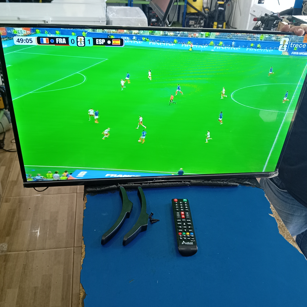 Televisor Led Smart De 32 '' Marca Audisat Modelo Ad-32 Con Control Usado En Buen Estado Acc 2 Patitas4 Tornillos2 PilasManual