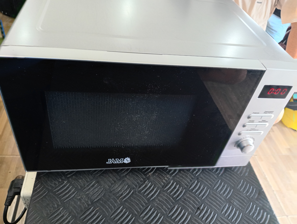 Microondas Marca Jam Modelo Am925akn Usado En Buen Estado Acc Platode Vidrio Y Soporte Algunas Rayas
