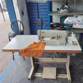 Maquina De Coser Industrial Tipo Bordadora Marca Jack Modelo Usado En Buen Estado Acc MesadaMotorPorta Hilo