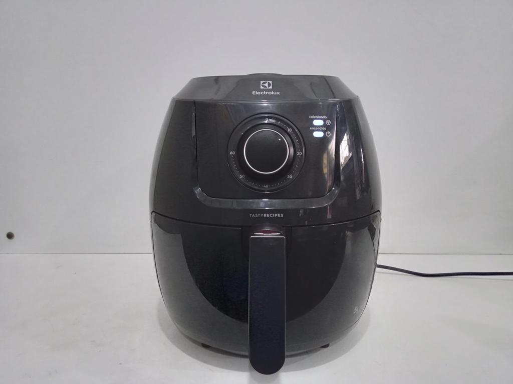 Fritadora Marca Electrolux Modelo Eaf50 Usado En Buen Estado Acc Para 5 LtsCanastoCon Regulador De Tiempo Y Temperatura
