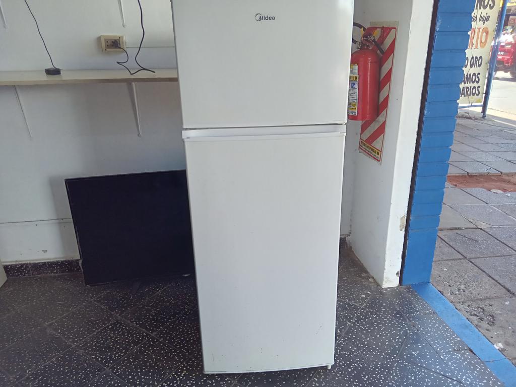 Heladera Marca Midea Modelo Mdrt294fgg01 Usado En Buen Estado Litros 3.000 Acc De 2 OuertasVerdulera Con Tapa3 Acc Por La Puerta3 Estantes De VidrioLuz InternaParrilla En El Congelador