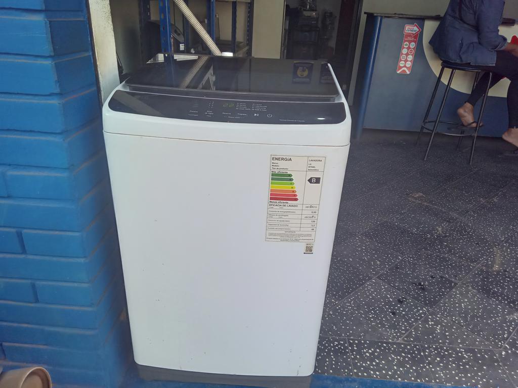 Lavarropas Cap 9 Kg. Marca Lg Modelo Wt9wl Usado En Buen Estado Acc Manguera De Carga Y DescargaPanel DigitalPara Agua Frio Y Caliente
