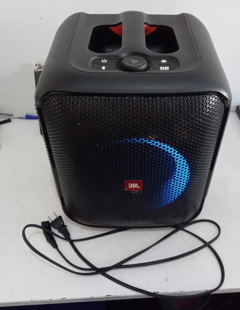 Parlante Portatil Marca Jbl Modelo Encore Essencial Usado En Buen Estado Con Cable Power Acc No Tiene