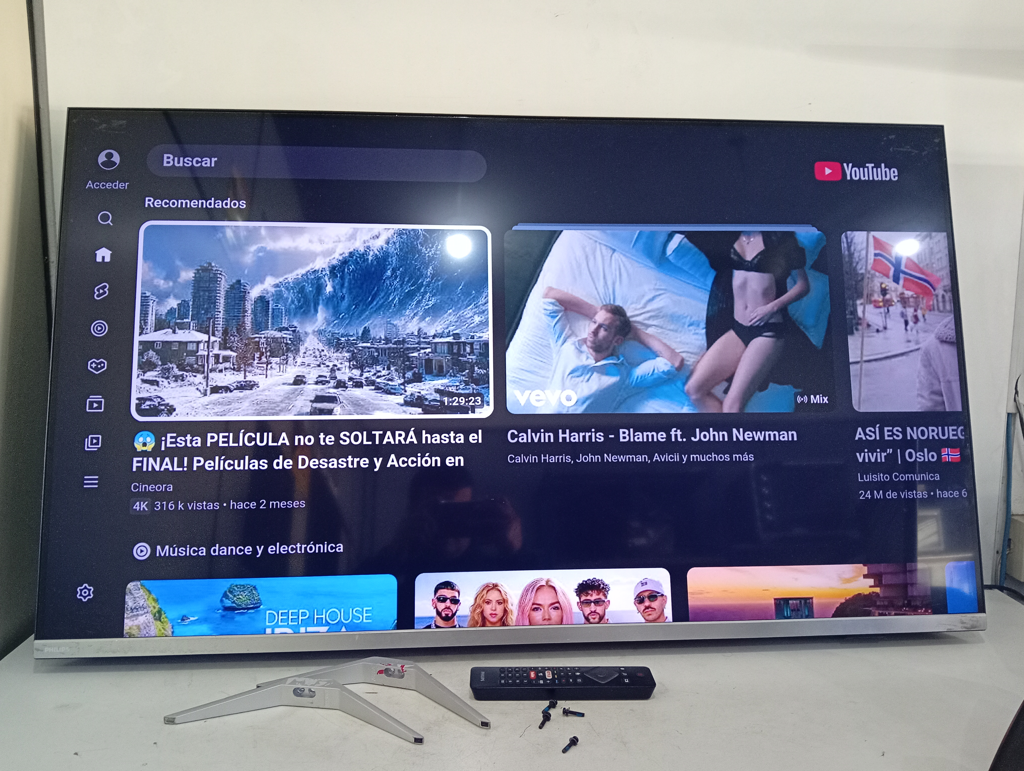 Televisor Led Smart De 50 '' Marca Phillips Modelo 50pud6654/55 Con Control Usado En Buen Estado Acc PatitasTornillos
