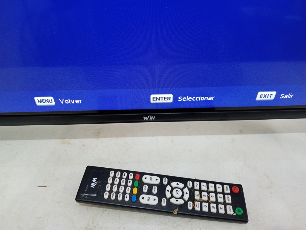 Foto 2 de Televisor Led Convencional De 32 '' Marca Win Modelo Win32fn Usado En Buen Estado Con Control Sin Caja Acc PatitasCable Power