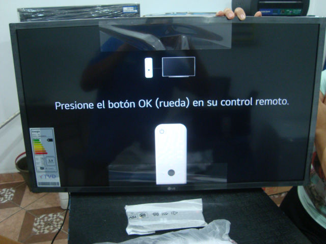 Televisor Led Smart De 32 '' Marca Lg Modelo 32lq630 Con Control Nuevo Sin Uso Acc No Tiene