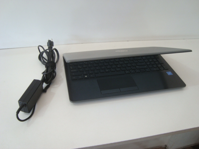Notebook Marca Hp Modelo 15da0001 Procesador Celeron Memoria Ram 4 Gb Disco Duro 500 Gb Generacion No Tiene Acc Con Estuche Negro