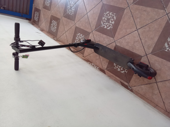 Patin A Bateria Marca Caloi Modelo 4life Nro Usado En Buen Estado Con Luces Acc Cargador