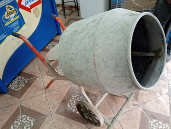Mezcladora De Cemento Marca Atlan Modelo No Visible Usado En Buen Estado Tipo Trompito Acc No Tiene