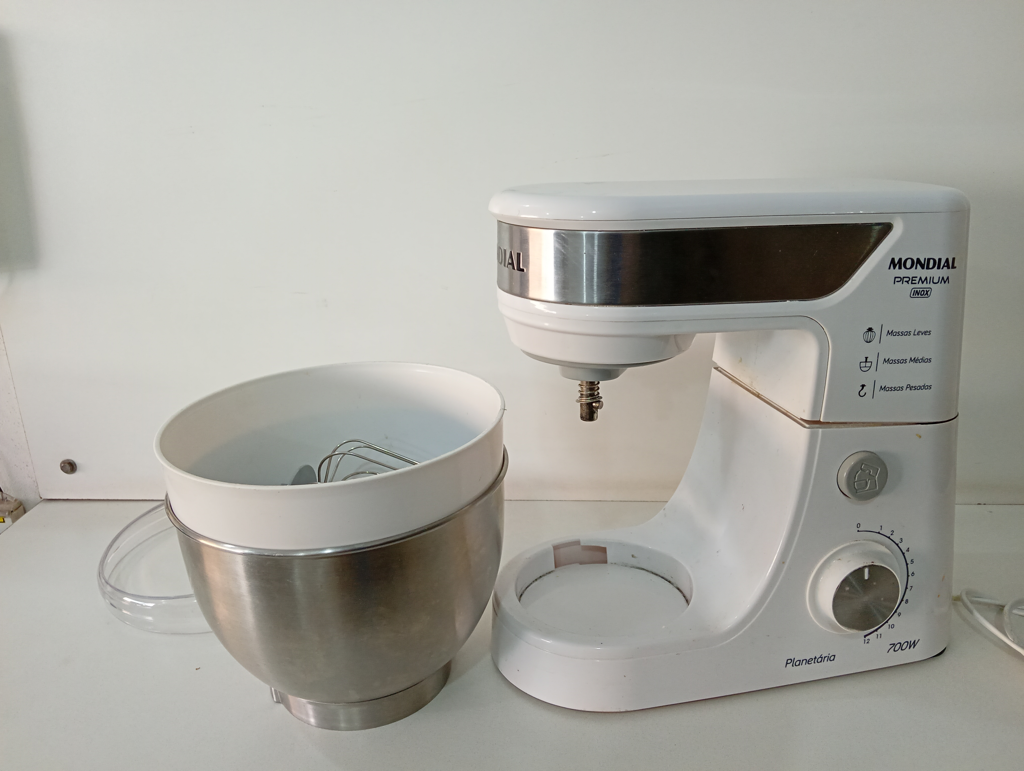 Batidora Marca Mondial Modelo Planetaria Usado En Buen Estado Acc Dos Bowl Dos Batidores