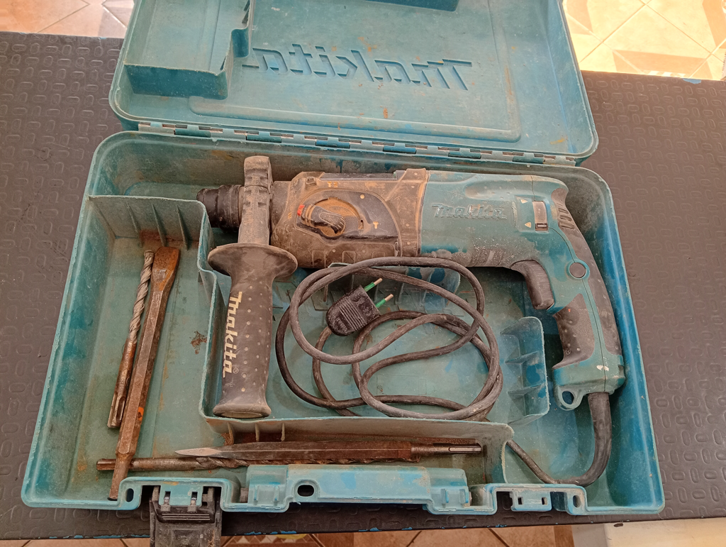 Taladro Marca Makita Modelo Hr2470 Usado En Buen Estado Acc Cuatro Mechas