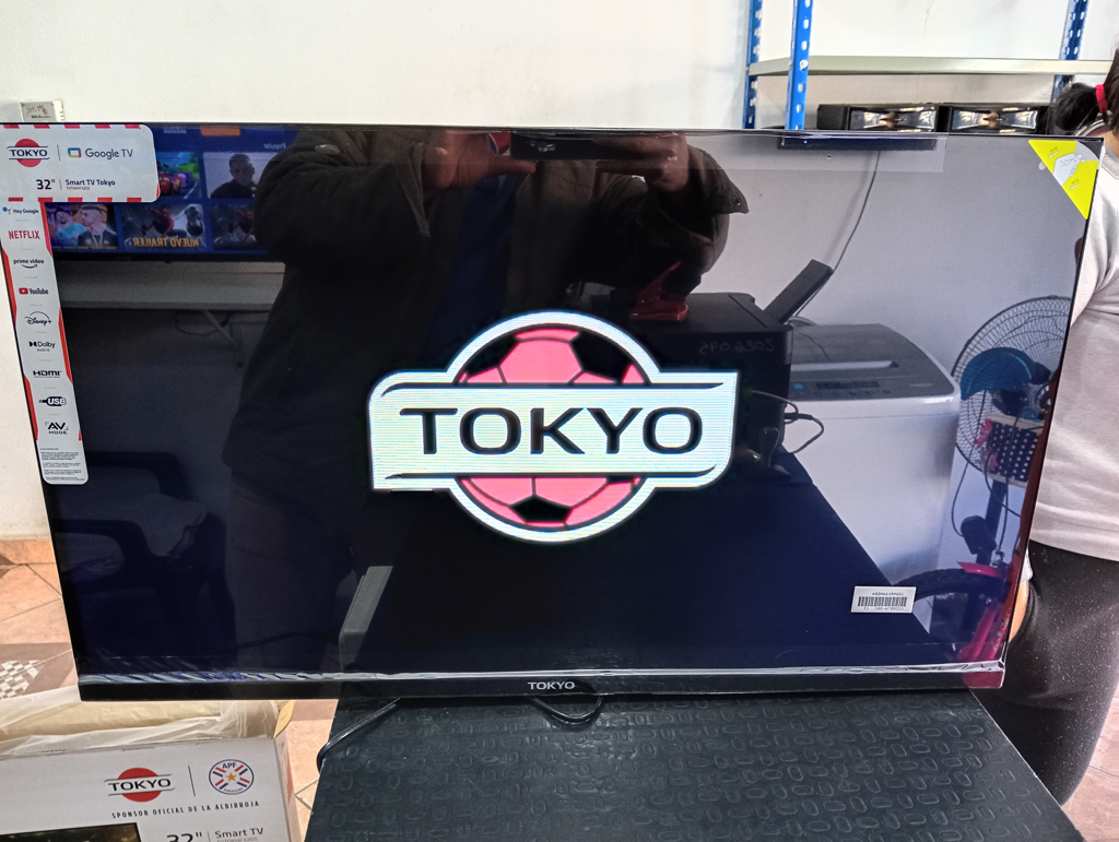 Televisor Led Smart De 32 '' Marca Tokyo Modelo Tvtokhf32 Con Control Nuevo Sin Uso Acc Patitas Manual Soporte