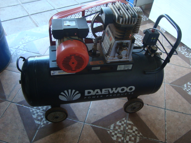 Compresor De Aire Marca Daewoo Modelo Dac100c Potencia Hp 3 Usado Con Desgaste Acc Cable Corriente