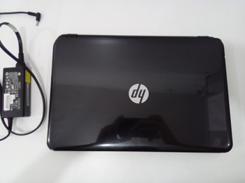 Foto 2 de Notebook Marca Hp Modelo 15-R253cl Procesador I3 Memoria Ram 8 Gb Disco Duro 1.000 Gb Acc No Tiene