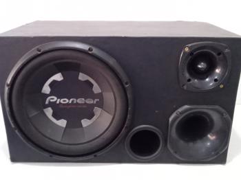 Caja C/ Parlantes Para Auto Usado En Buen Estado Acc Buffer De 15" Piooner1 Corneta1 Twister