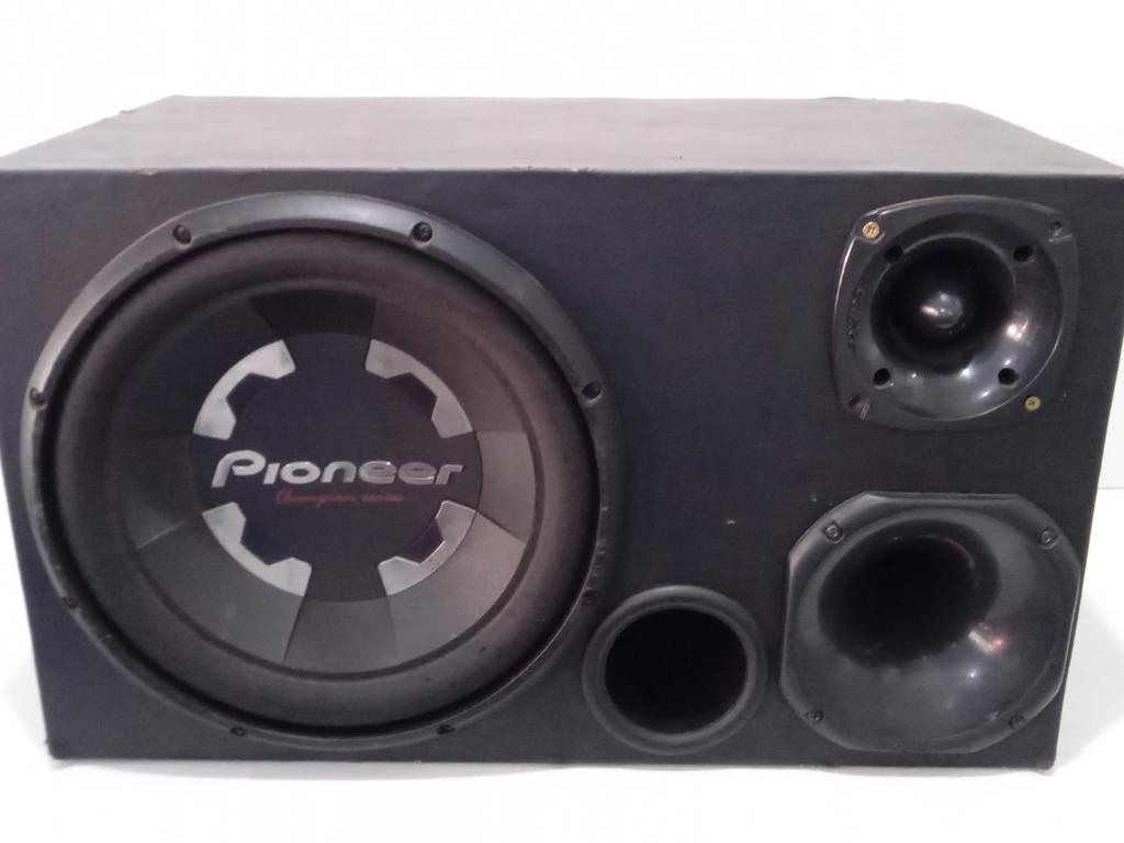Caja C/ Parlantes Para Auto Usado En Buen Estado Acc Buffer De 15" Piooner1 Corneta1 Twister