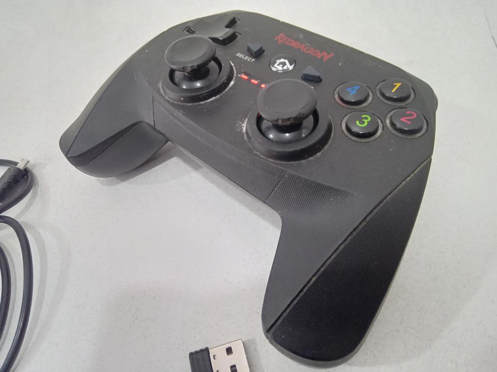 Control Para Juego Ps4 Marca Redragon Modelo G808 Acc Cable Usb Y Receptor Usb