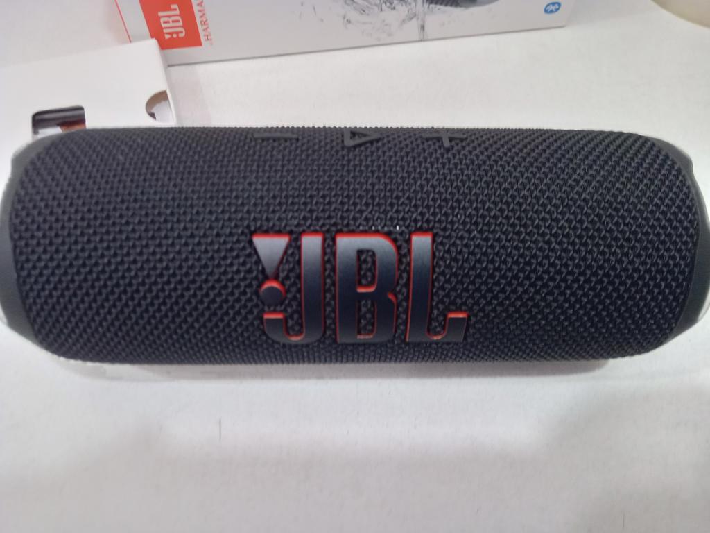 Parlante Portatil Marca Jbl Modelo Flip 7 Usado En Buen Estado Con No Tiene Acc Cinta ColganteEn Caja