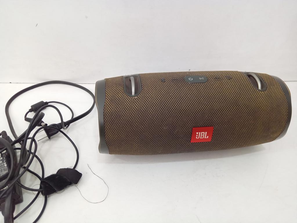 Parlante Portatil Marca Jbl Modelo Xtreme 2 Acc Cargador No Original
