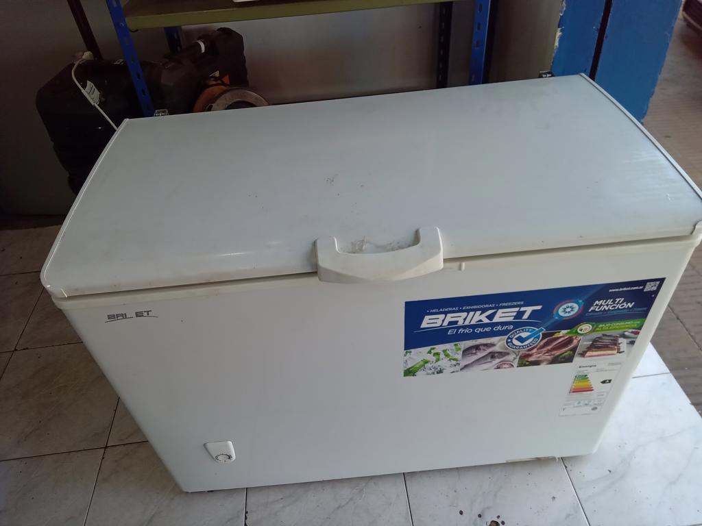 Congeladora / Frezzer Marca Briket Litros 300 Modelo Fr3300 Usado En Buen Estado Acc Canasta