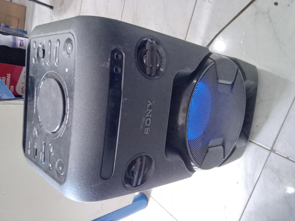 Equipo De Sonido Marca Sony Sin Control Modelo Mhc-V11 Usado Con Desgaste Acc Cable Power