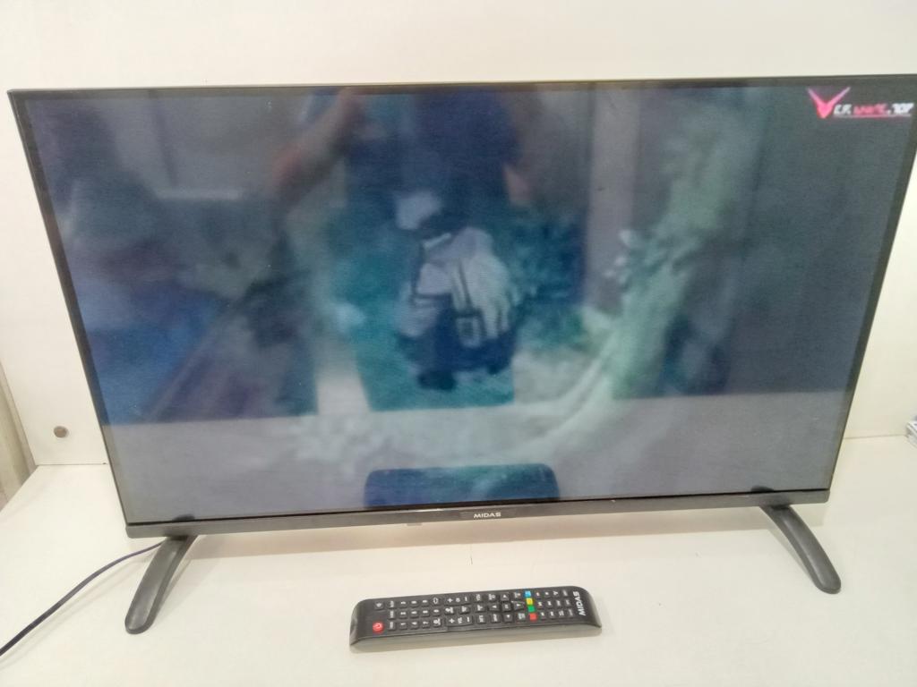 Televisor Led Smart De 32 '' Marca Midas Modelo Md-Smtv32a Con Control Usado En Buen Estado Acc 2 Patitas