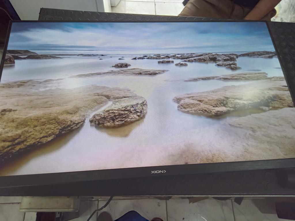 Televisor Led Smart De 32 '' Marca Xion. Modelo Xi-Led32slim Con Control Usado En Buen Estado Acc CajaPatitasControlManual