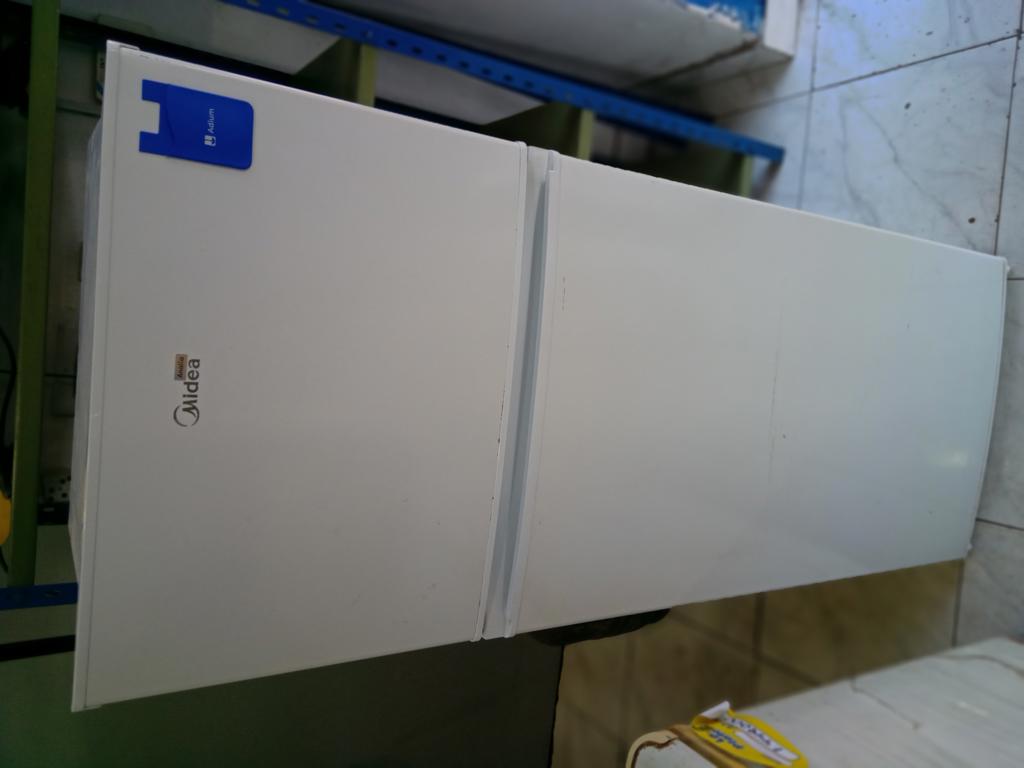 Heladera Marca Midea Modelo Mdrt294fgg01 Usado Con Desgaste Litros 300 Acc 2 Bandejas De Vidrio1 ParrillaVerdulera3 Portalatas