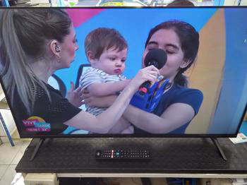 Televisor Led Smart De 43 '' Marca Jvc Modelo Lt-42n750ua Sin Control Usado En Buen Estado Acc 2 Patitas