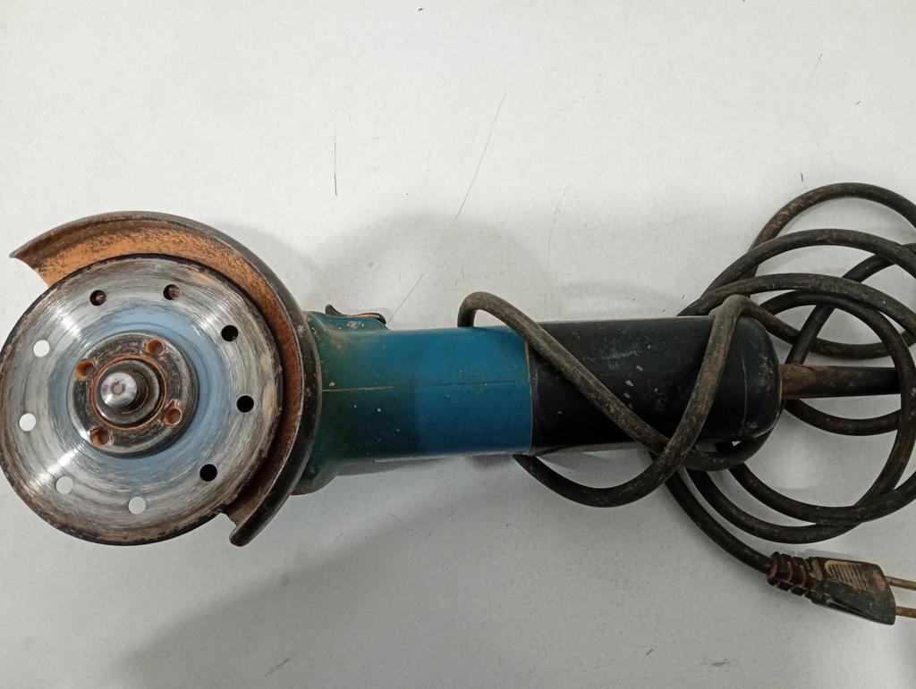 Pulidora Marca Makita Modelo 9557hn Tamaño 115 Usado Con Desgaste Acc DiscoProtector