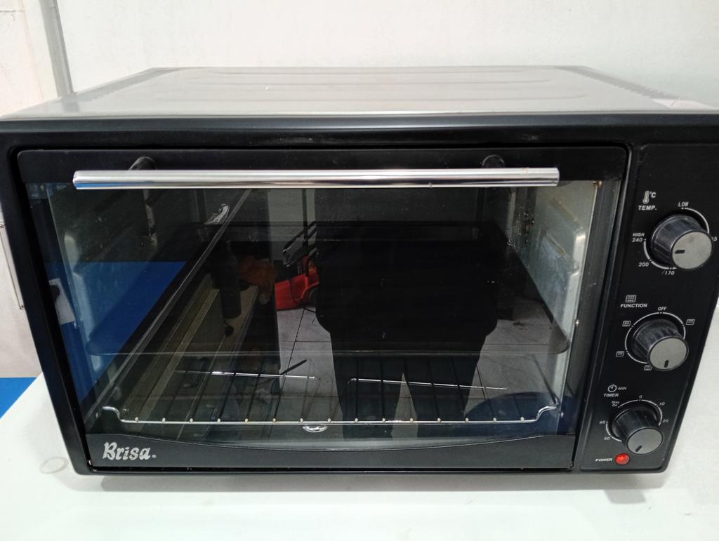 Horno Marca Brisa Litros 45 Modelo Seq10157 Usado Con Desgaste Acc ParrillaBanadeja Pinza Para Sacar Bandeja