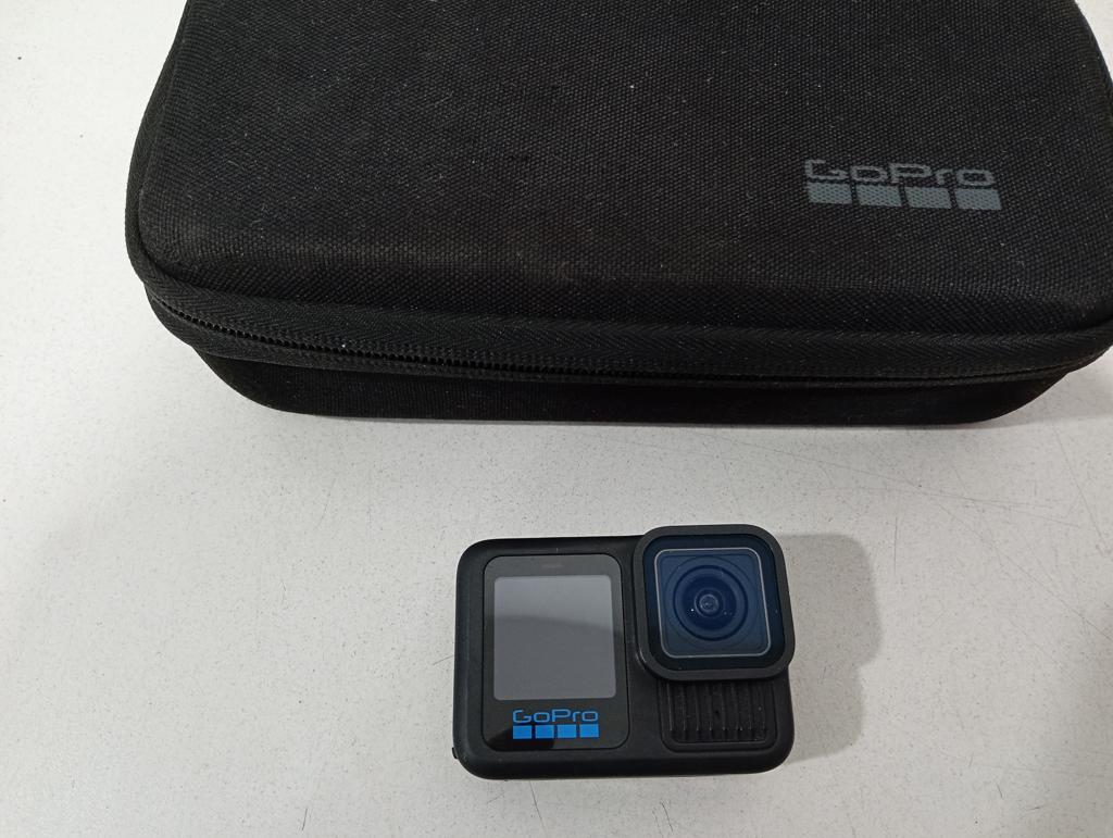 Camara Filmadora Marca Gopro Modelo Hero 13 Black Usado Con Desgaste Acc Sin Soporte Con Otro Lente Estuche Protector