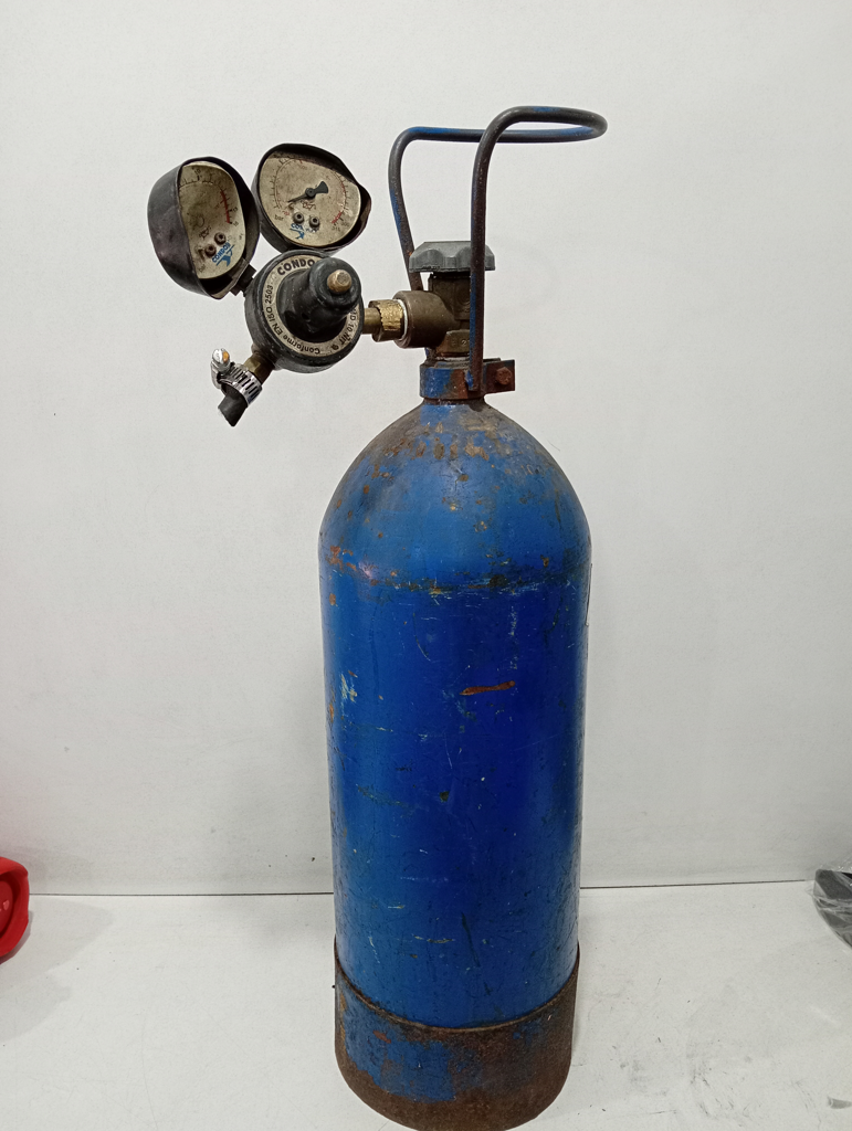 Tubo De Oxigeno Marca Argon Industrial Modelo No Tiene Usado Con Desgaste Acc No Tiene