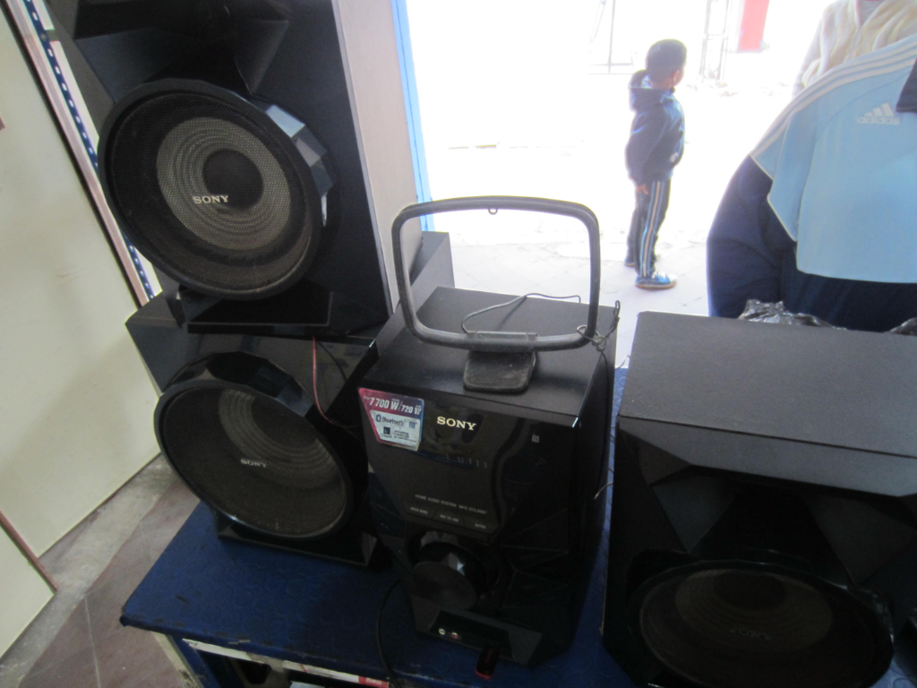 Equipo De Sonido Marca Sony Con Control Modelo Hcd-Ecl99bt Usado Con Desgaste Acc Antena Fm Y Am2 Parlantes 1 Buffer