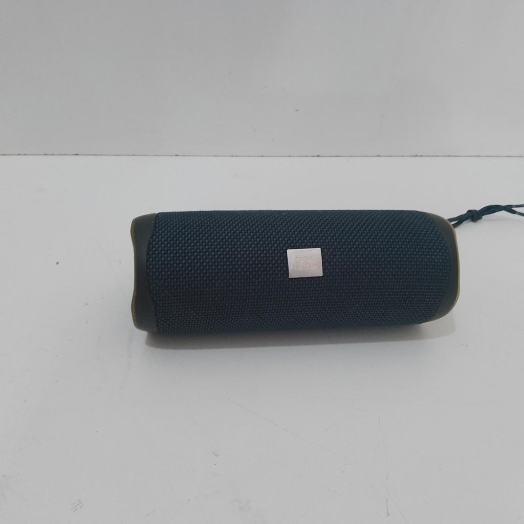 Speaker Potencia Watts No Tiene Marca Jbl Sin Control Modelo Flip5 Usado Con Desgaste Sin Caja Acc No Tiene