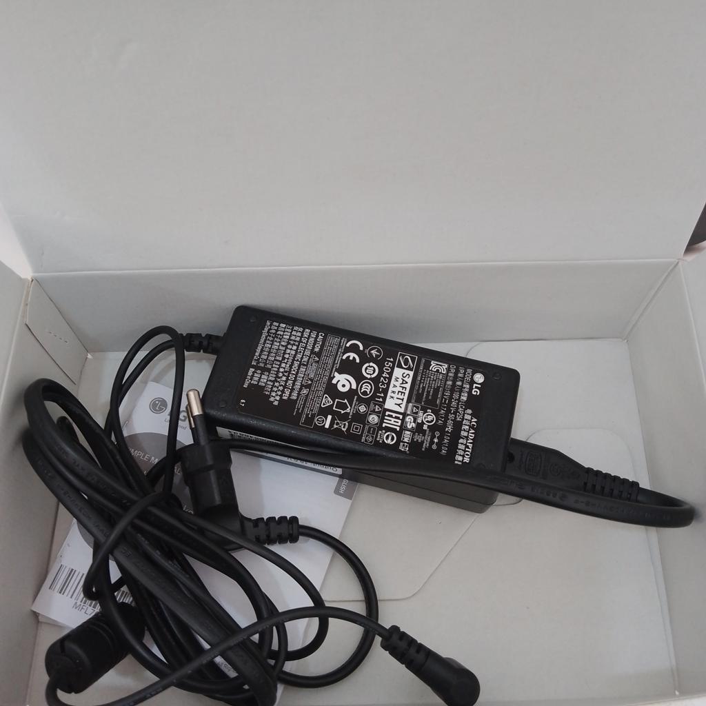 Foto 2 de Speaker Potencia Watts No Tiene Marca Lg Sin Control Modelo Xboom Pk7 Usado En Buen Estado Con Caja Acc Con Cargador