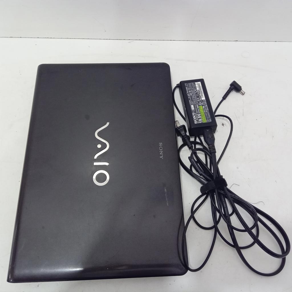 Foto 2 de Notebook Marca Sony Vaio Modelo Pcg-71312l Procesador Intel Pentium Memoria Ram 4 Gb Disco Duro 500 Gb Generacion No Tiene Acc No Tiene