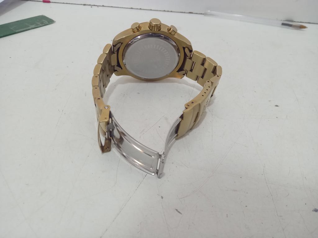 Foto 2 de Reloj Para Caballero Marca Invicta Modelo Speedways Usado En Buen Estado Acc Con Malla De Metal Color Dorado
