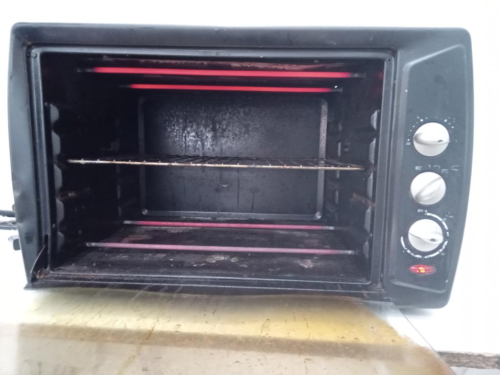 Foto 3 de Horno Marca Matsui Litros 45 Modelo Mt-He4201 Usado Con Desgaste Acc Con Parrilla