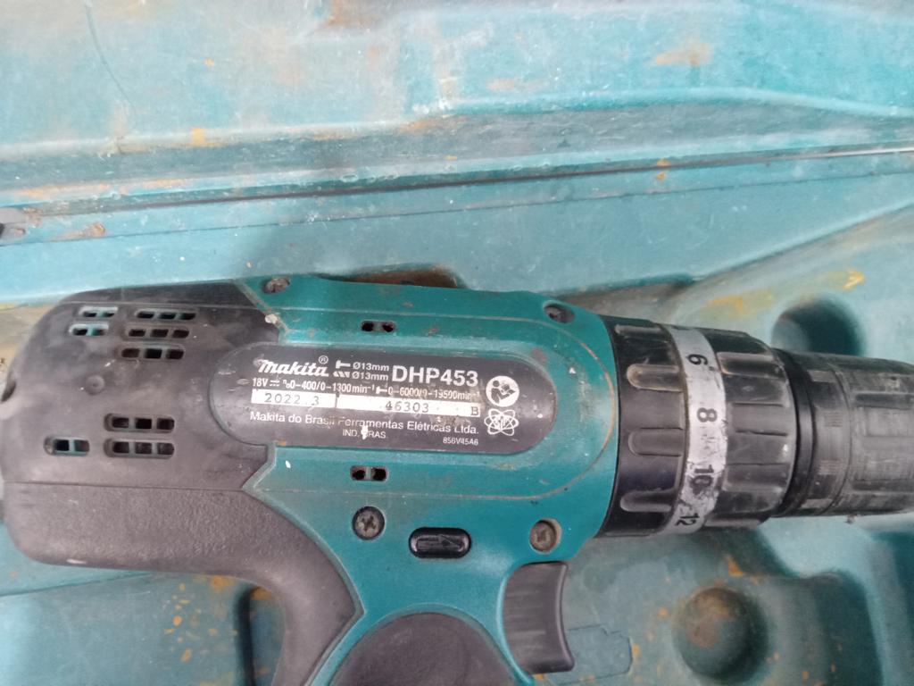 Taladro Marca Makita Modelo Dhp453 Acc Con Cargador Dos Baterías