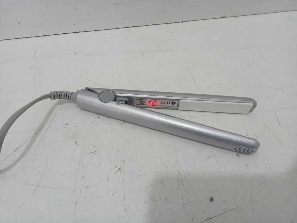 Foto 2 de Planchita Para Cabello Marca Loreal Modelo No Tiene Usado En Buen Estado Acc No Tiene